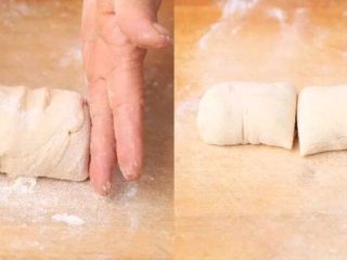 8、天上掉馅饼了，开不开心！？；）,取出发酵好的面团，将面团压成条状，切成大小相等的小剂子