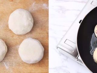 11、天上掉馅饼了，开不开心！？；）,包好的馅饼放入热好的油锅中，摊出圆形，不要太厚，然后煎即可