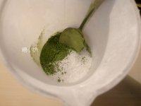 1、抹茶饼干,抹茶粉和糖粉混合均匀