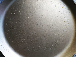 7、菠菜蜂蜜小薄饼,不粘锅事先刷油