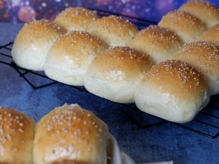 13、芝麻奶油小餐包（中种）,放凉后，密封保存即可~