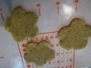 14、茉莉花茶曲奇 清新解郁,用模具压制