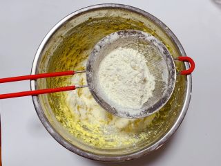 8、蔓越莓奶酥,加入过筛的低粉