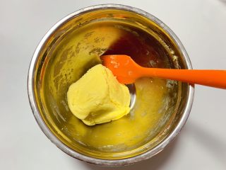 9、蔓越莓奶酥,用刮刀搅拌成团