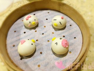 1、卡通馒头,做好的小鸡也入蒸笼内发酵