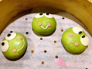 3、卡通馒头,做好的蛙仔入蒸笼发酵