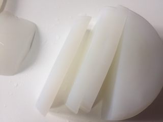 2、百吃不厌的凉拌凉粉,凉粉切厚片