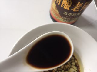 9、百吃不厌的凉拌凉粉,加入两大勺陈醋