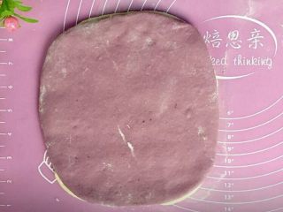 5、双色紫薯馒头,两两重叠一起
