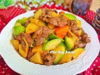 14、三色鲜炒牛腱,成品