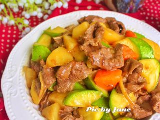 15、三色鲜炒牛腱,成品