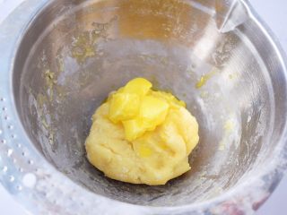 7、原味麻薯包,加入软化的黄油