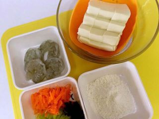 3、鲜虾豆腐饼,豆腐沥水