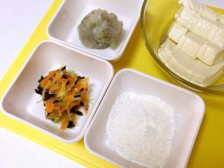 5、鲜虾豆腐饼,鲜虾剁碎