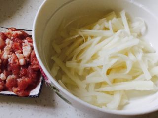 1、萝卜糕,猪肉切末,萝卜切丝