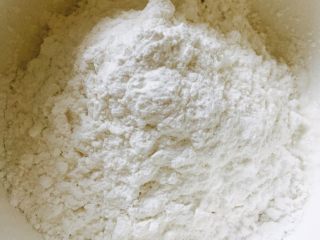 4、萝卜糕,萝卜水里加入粘米粉