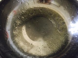 5、萝卜糕,把耐高温的容器先抹上一层油