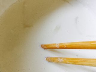 6、萝卜糕,粘米粉调到稀稠状,萝卜水不够,可另外加入适量水