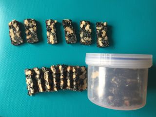 17、自制纯手工阿胶糕,密封装罐后放冰箱冷藏，随吃随取。