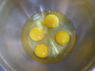 3、抹茶海绵纸杯蛋糕(适合裱花的蛋糕),全蛋打发版本