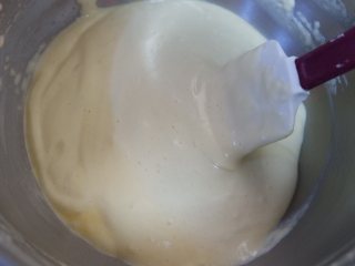 8、抹茶海绵纸杯蛋糕(适合裱花的蛋糕), 搅拌好的蛋糕糊