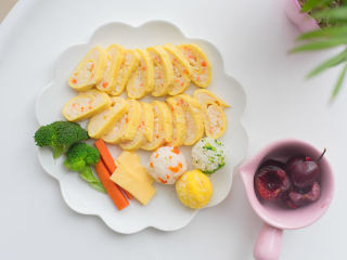 15、胡萝卜虾泥蛋卷,完成