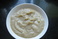 2、栗子香酥饼 ,倒入料理机里，加入清水，打成栗子糊