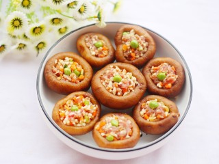 8、改良版香菇酿肉,全部加入，压一压。