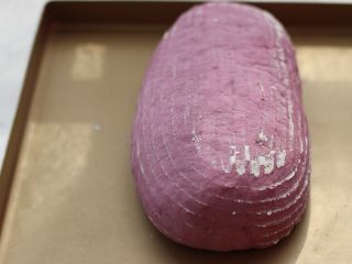 17、紫薯欧包,倒扣在烤盘上