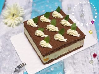 19、芒果芭菲冰淇淋蛋糕,按自己喜欢的方式装饰一下