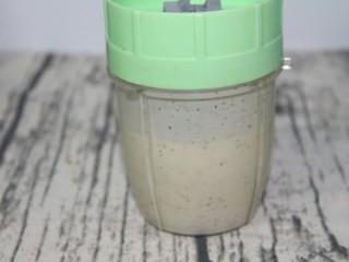 9、奇异果酸奶昔,榨完的