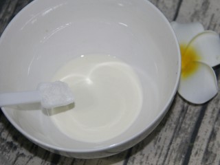 14、奇异果酸奶昔,加5g糖打发