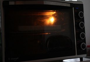 16、平平安安肉桂苹果派,放入烤箱180度,20分钟左右即可。