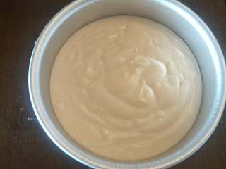 10、奶油生日蛋糕（无需抹面）,倒入6寸模具