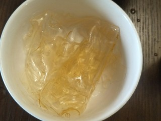 14、奶油生日蛋糕（无需抹面）,软化后加15克热水融化吉利丁后。