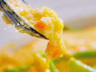 8、南瓜蔬菜浓汤 宝宝辅食，胡萝卜+奶粉+芦笋,没加任何调味，但吃起来不寡淡，层次还是蛮分明的。爸爸妈妈们吃可以在这基础上，再加点胡椒粉和盐/糖。