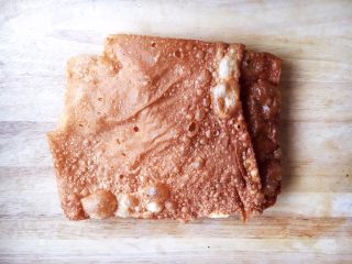 4、美味早餐 妈妈味道的绿豆煎饼果子,买好的果蓖一个。