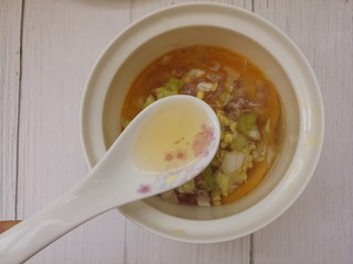 6、炸茄盒,加一勺料酒