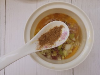 8、炸茄盒,半勺五香粉