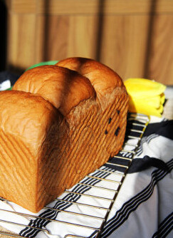 6、巧克力土司,烤箱预热175℃，上下火，烤40-45分钟