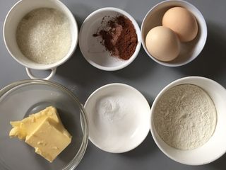 1、猫爪蛋糕,准备好食材