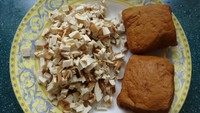 6、香菇菜包,豆干切碎。