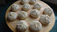 13、香菇菜包,这时再把馅子拌匀,包入馅料,做成包子。