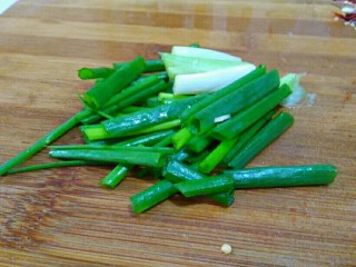 9、圆土豆＋香辣土豆丝,小葱如上图切长段