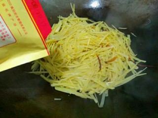 18、圆土豆＋香辣土豆丝,加少许鸡精