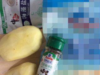 1、牛奶土豆泥,准备好食材，如图。