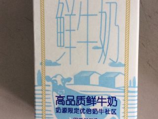 2、牛奶土豆泥,鲜牛奶备用。