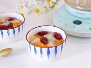 8、冰糖雪梨金桔饮,非常适合秋冬的一款小甜汤。