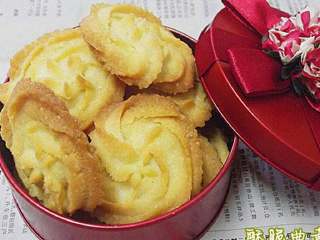 8、教你做简单的酥脆曲奇,成品。