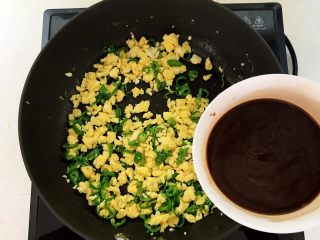 17、酱油版 百搭鸡蛋辣椒酱,加入调好的料汁